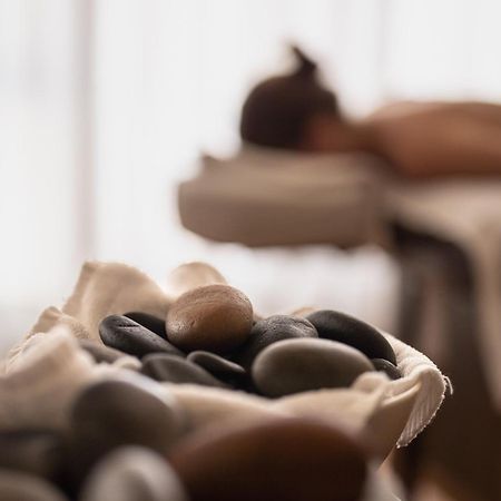 Park Hyatt Mendoza Hotel, Casino & Spa Luaran gambar A spa treatment