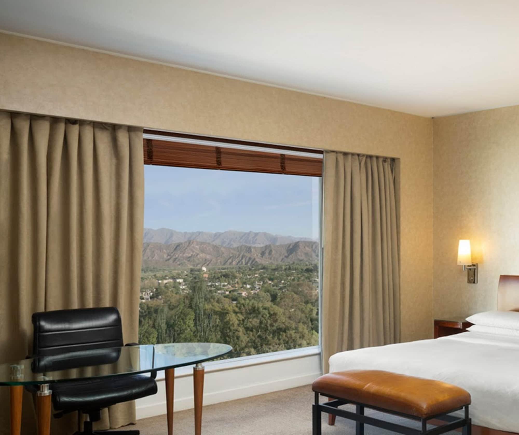 Park Hyatt Mendoza Hotel, Casino & Spa Luaran gambar A guest room at the JW Marriott Scottsdale Camelback Resort and Spa
