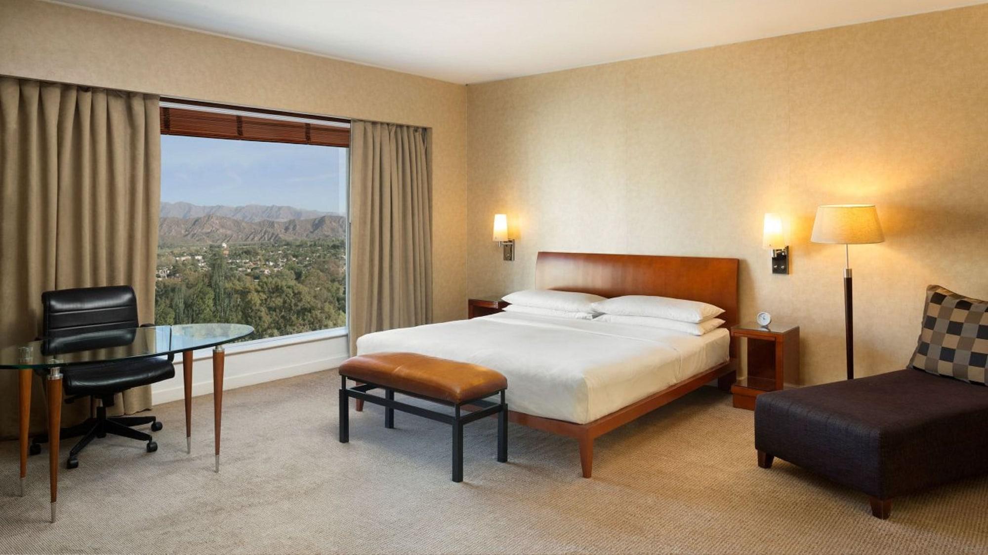 Park Hyatt Mendoza Hotel, Casino & Spa Luaran gambar A guest room at the JW Marriott Desert Springs Resort and Spa