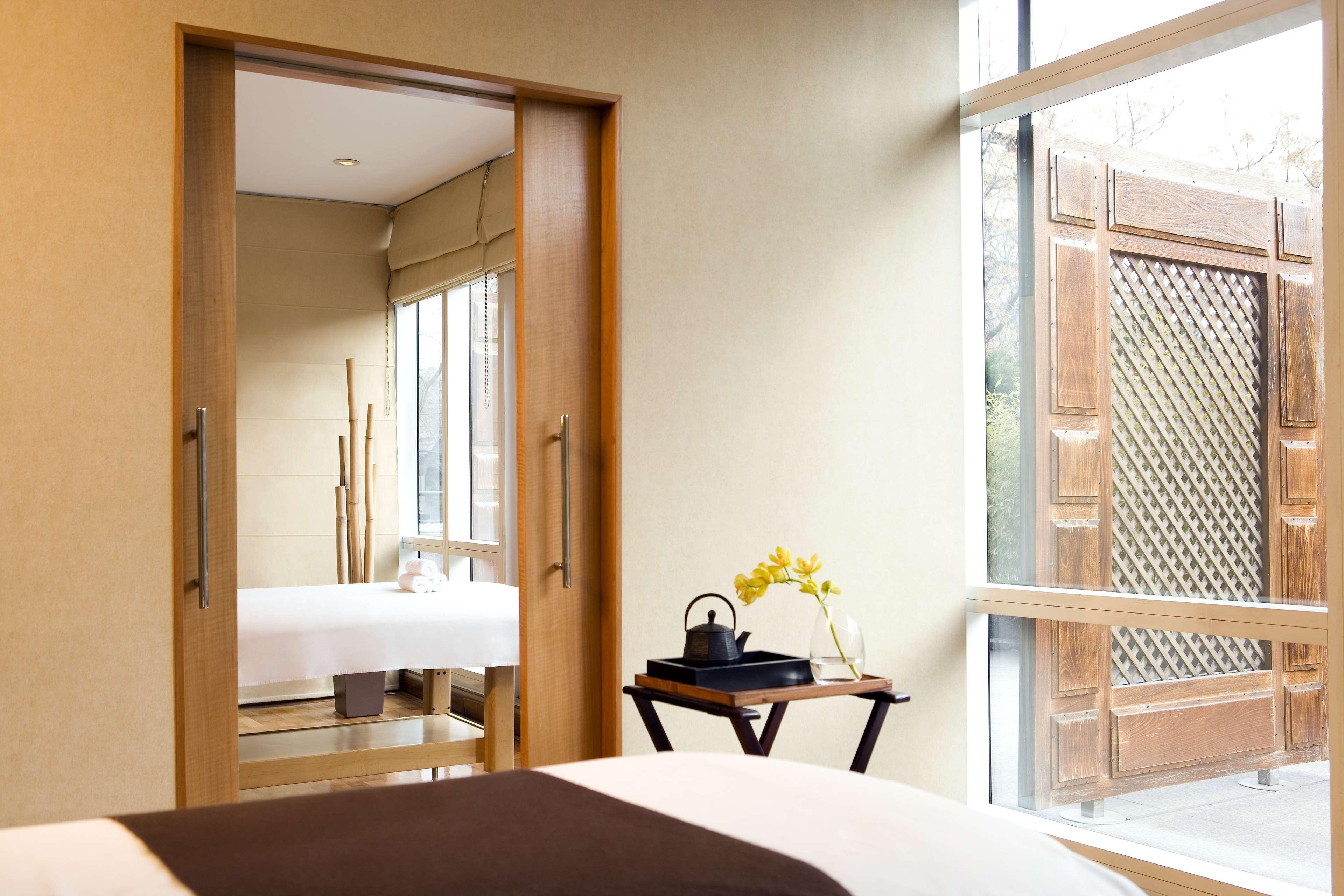 Park Hyatt Mendoza Hotel, Casino & Spa Luaran gambar A sliding door