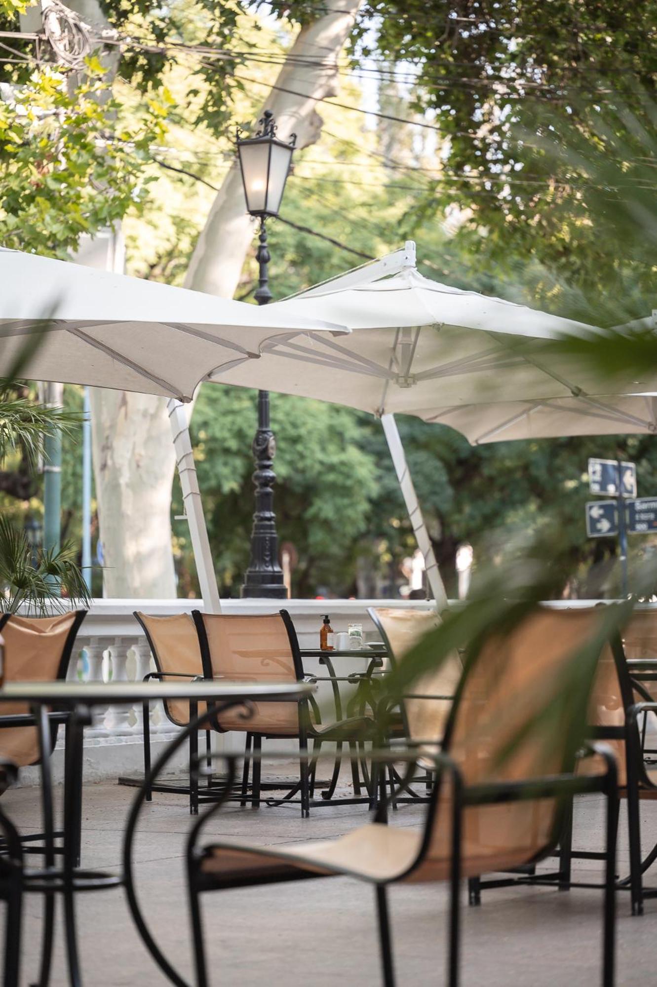 Park Hyatt Mendoza Hotel, Casino & Spa Luaran gambar The patio at the restaurant