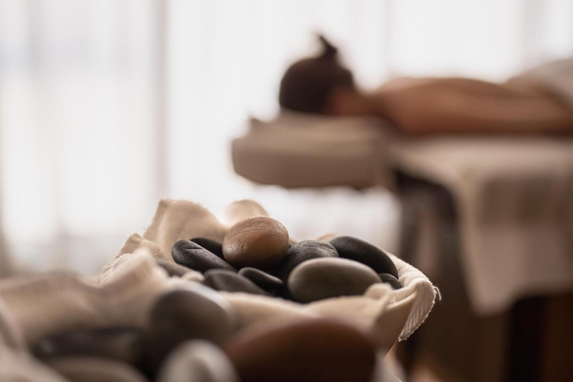 Park Hyatt Mendoza Hotel, Casino & Spa Luaran gambar A spa treatment