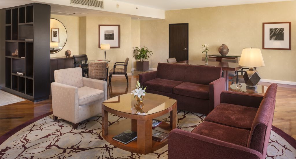 Park Hyatt Mendoza Hotel, Casino & Spa Luaran gambar A living room in a suite at the Fairmont San Francisco